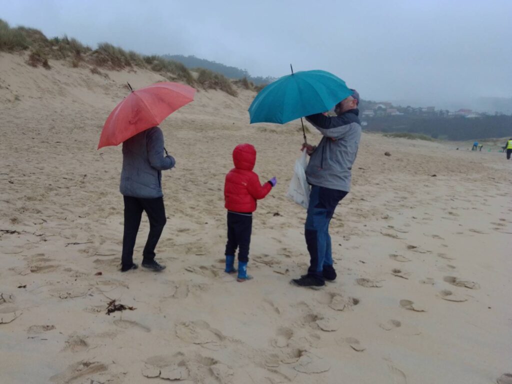 Limpeza De Lixo Mariño Na Praia De Doniños 2