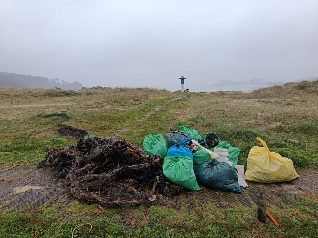 Limpeza Na Praia Dos Muíños En Muxía 00004