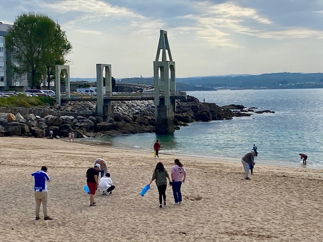 Proxecto entre crebas. 4ª limpeza de lixo mariño na praia de san amaro en colaboración co cis e aspronaga. 30 abril 2025 00001