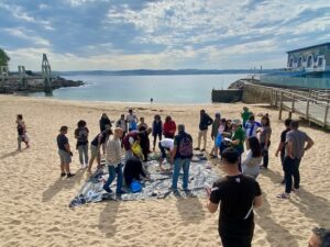 Proxecto entre crebas. 4ª limpeza de lixo mariño na praia de san amaro en colaboración co cis e aspronaga. 30 abril 2025 00003